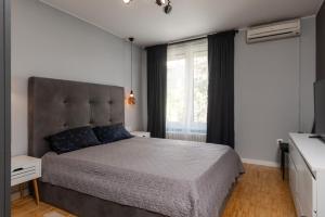 Un pat sau paturi într-o cameră la Modern & Stylish 1BD Apartment in Lozenets