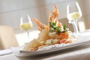 Makanan di atau berdekatan hotel