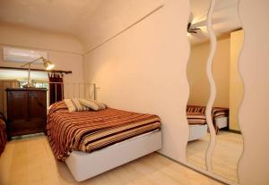 A bed or beds in a room at Residenza Branca Della Ripa