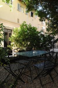 A garden outside Residenza Branca Della Ripa