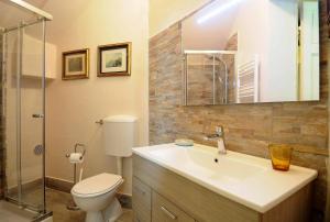 A bathroom at Residenza Branca Della Ripa
