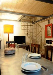 A television and/or entertainment centre at Residenza Branca Della Ripa