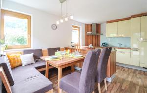 A kitchen or kitchenette at Bezaubernde Ferienwohnung