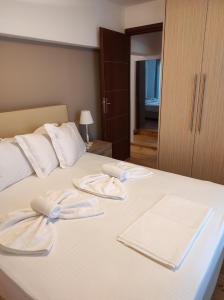 Posteľ alebo postele v izbe v ubytovaní Astradeni luxury apartments Stefanos