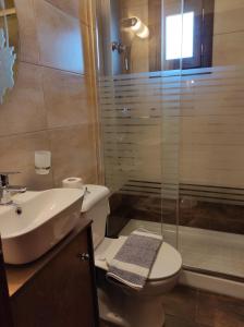 Koupelna v ubytování Astradeni luxury apartments Stefanos