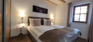 Voodi või voodid majutusasutuse Hochalmbahnen Chalets Rauris 1-14 WE2 Maislaufeldweg1l EG toas