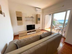 Televízia a/alebo spoločenská miestnosť v ubytovaní Apartment in Crikvenica 43069