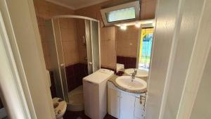 A bathroom at Holiday home in Balatonmariafürdo 43119