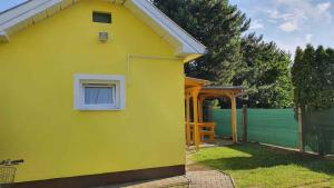 The building in which the holiday home is located