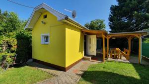 The building in which the holiday home is located