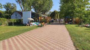 A garden outside Holiday home in Balatonmariafürdo 43119