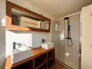a bathroom with a sink and a shower at Gezellige Typisch Ardense woning met jacuzzi en grote afgesloten tuin in prachtige omgeving in Houffalize