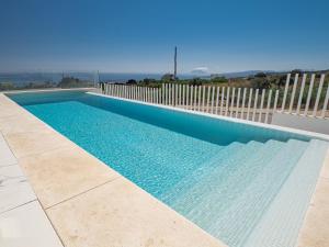 Basen w obiekcie Villa Eliseo - private pool and sea views I 2400 lub w pobliżu