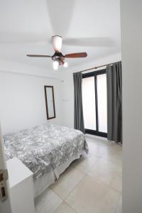 a bedroom with a bed and a ceiling fan at GARAY 29- Depto un dormitorio in Santa Fe