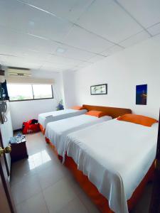Postel nebo postele na pokoji v ubytování Hotel Madrigal