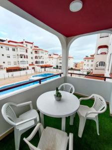 Bazén v ubytovaní Dulos House Pool and free wifi alebo v jeho blízkosti