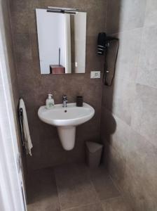 A bathroom at Appartamento sul mare con parcheggio privato