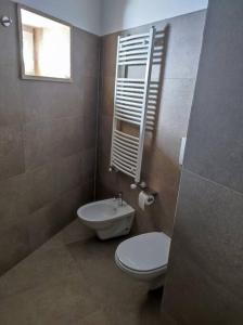 A bathroom at Appartamento sul mare con parcheggio privato Még 1 kép