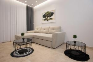 Posezení v ubytování Comfy Central 1 Bedroom Apt with Terrace and View