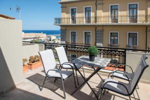 A balcony or terrace at Comfy Central 1 Bedroom Apt with Terrace and View