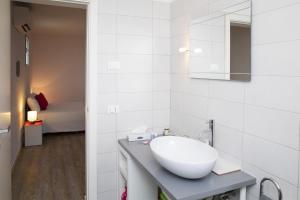 a bathroom with a sink and a mirror at Dépendance Ragaraja con sauna e idromassaggio in Pordenone