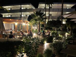 Hostia v ubytovaní Ixia Dream hotel - Adults only