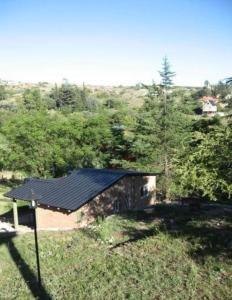 een zonnedak op een huis in een veld bij El Encuentro in Tanti