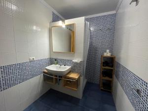 a blue and white bathroom with a sink and a mirror at Las Nasas, Acogedor apartamento cerca de la playa in Arinaga +67 photos