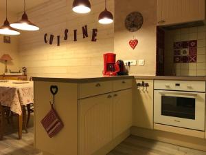 Kuchyňa alebo kuchynka v ubytovaní Centre Cauterets, appartement 72m2 pr 7 personnes