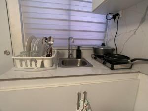 a kitchen sink with a pan and utensils at La A&B Bella vista in Los Prados
