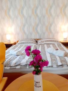 A bed or beds in a room at Petra Apartmanház