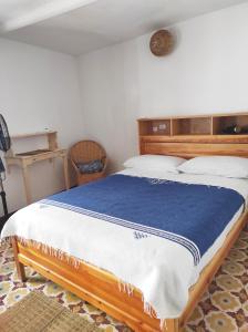 Rúm í herbergi á Vallparadis Pension Familiar" FIRDAUS"