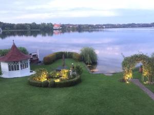 an aerial view of a lake with a gazebo at Ferienzimmer am See in Ratzeburg