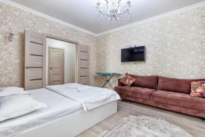 Postel nebo postele na pokoji v ubytování Однокомнатные апартаменты в районе экспо