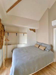 Postel nebo postele na pokoji v ubytování LIMA Gorgeous Loft at Arrábida