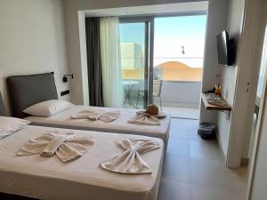 Posteľ alebo postele v izbe v ubytovaní Hotel Kathrin Beach
