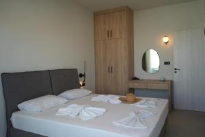 Posteľ alebo postele v izbe v ubytovaní Hotel Kathrin Beach