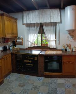 A kitchen or kitchenette at Casa Joglar Még 13 kép
