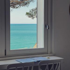 a window with a view of the ocean at Maison del Bassotto in Numana
