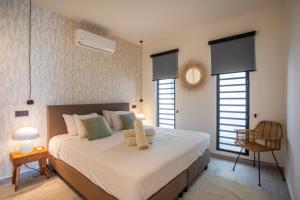 Postel nebo postele na pokoji v ubytování Blue Bay Reef apartment 19