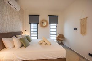 Postel nebo postele na pokoji v ubytování Blue Bay Reef apartment 19 + 25 fotografií