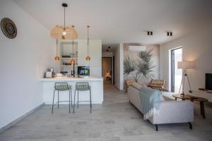 Kuchyň nebo kuchyňský kout v ubytování Blue Bay Reef apartment 19