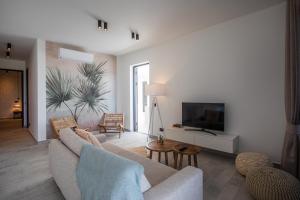 TV a/nebo společenská místnost v ubytování Blue Bay Reef apartment 19
