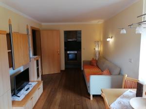 a living room with a couch and a tv at Haus Dristner in Tux