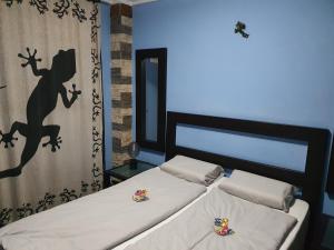 Postel nebo postele na pokoji v ubytování Lizards Lounge - Tanife Apartment beim Yumbo