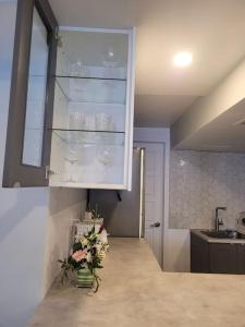 Kuchyň nebo kuchyňský kout v ubytování QUIET Appartment near Montreal CITQ 3O9764