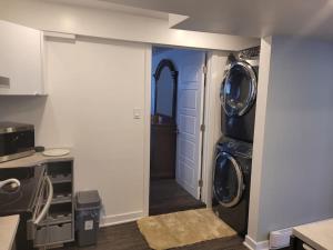 Kuchyň nebo kuchyňský kout v ubytování QUIET Appartment near Montreal CITQ 3O9764