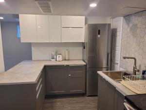 Kuchyň nebo kuchyňský kout v ubytování QUIET Appartment near Montreal CITQ 3O9764