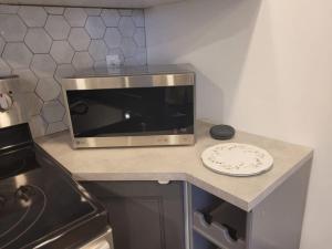 Kuchyň nebo kuchyňský kout v ubytování QUIET Appartment near Montreal CITQ 3O9764