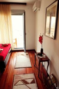 Afbeelding uit fotogalerij van Studio Apartment Nika Anđusa in Petrovac na Moru +16 foto's